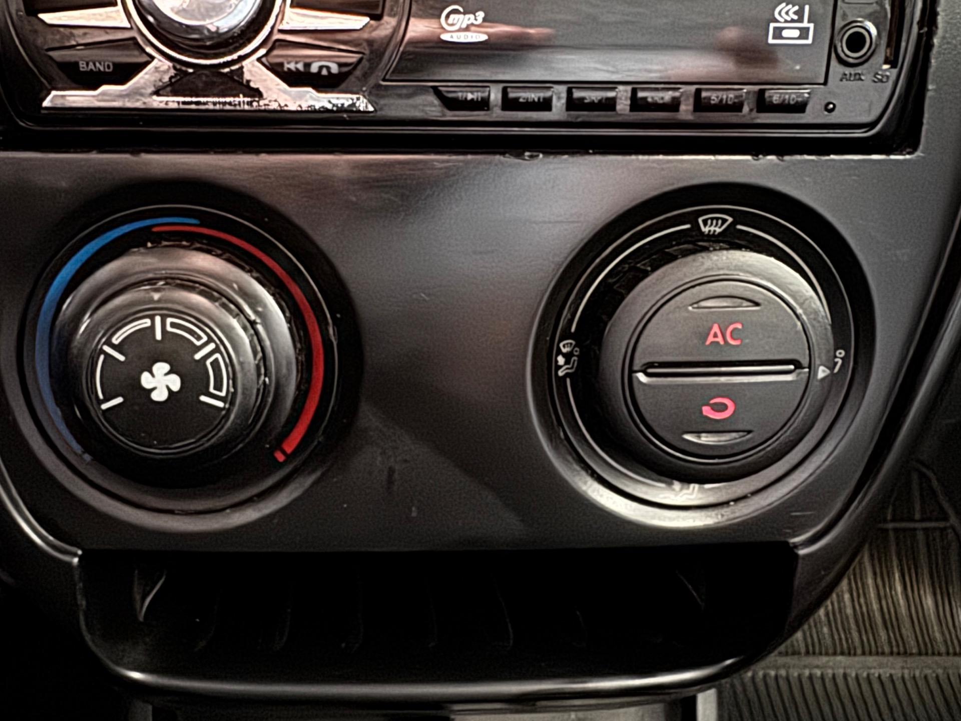 VOLKSWAGEN Fox - Foto