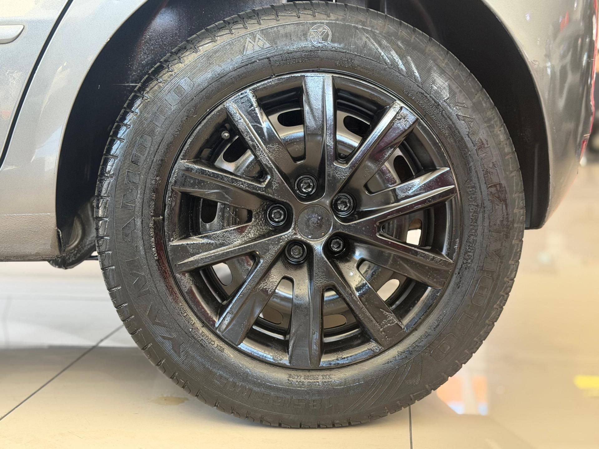 VOLKSWAGEN Fox - Foto