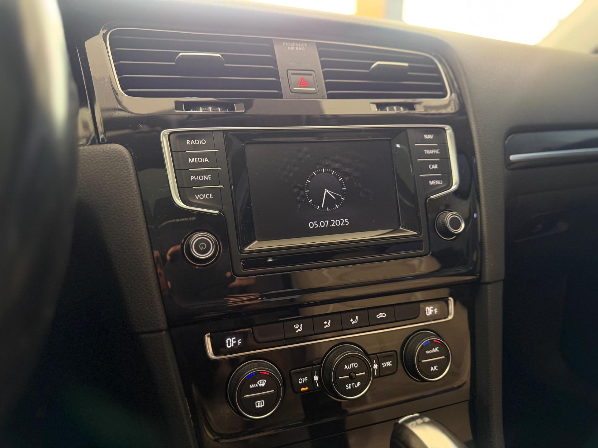 VOLKSWAGEN Golf - Foto