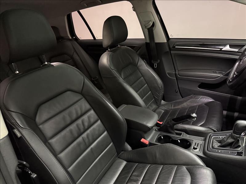 VOLKSWAGEN Golf - Foto