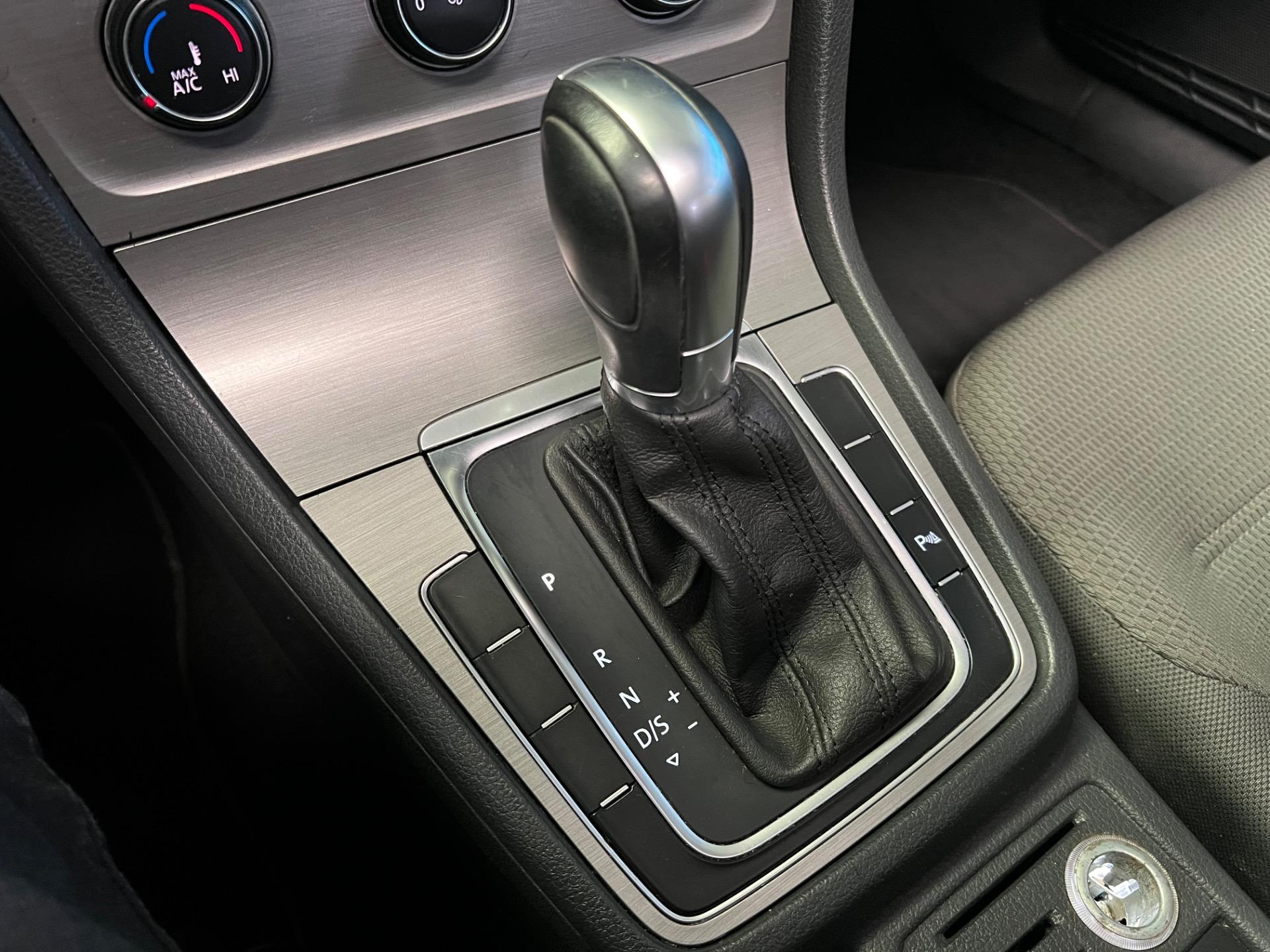 VOLKSWAGEN Golf - Foto