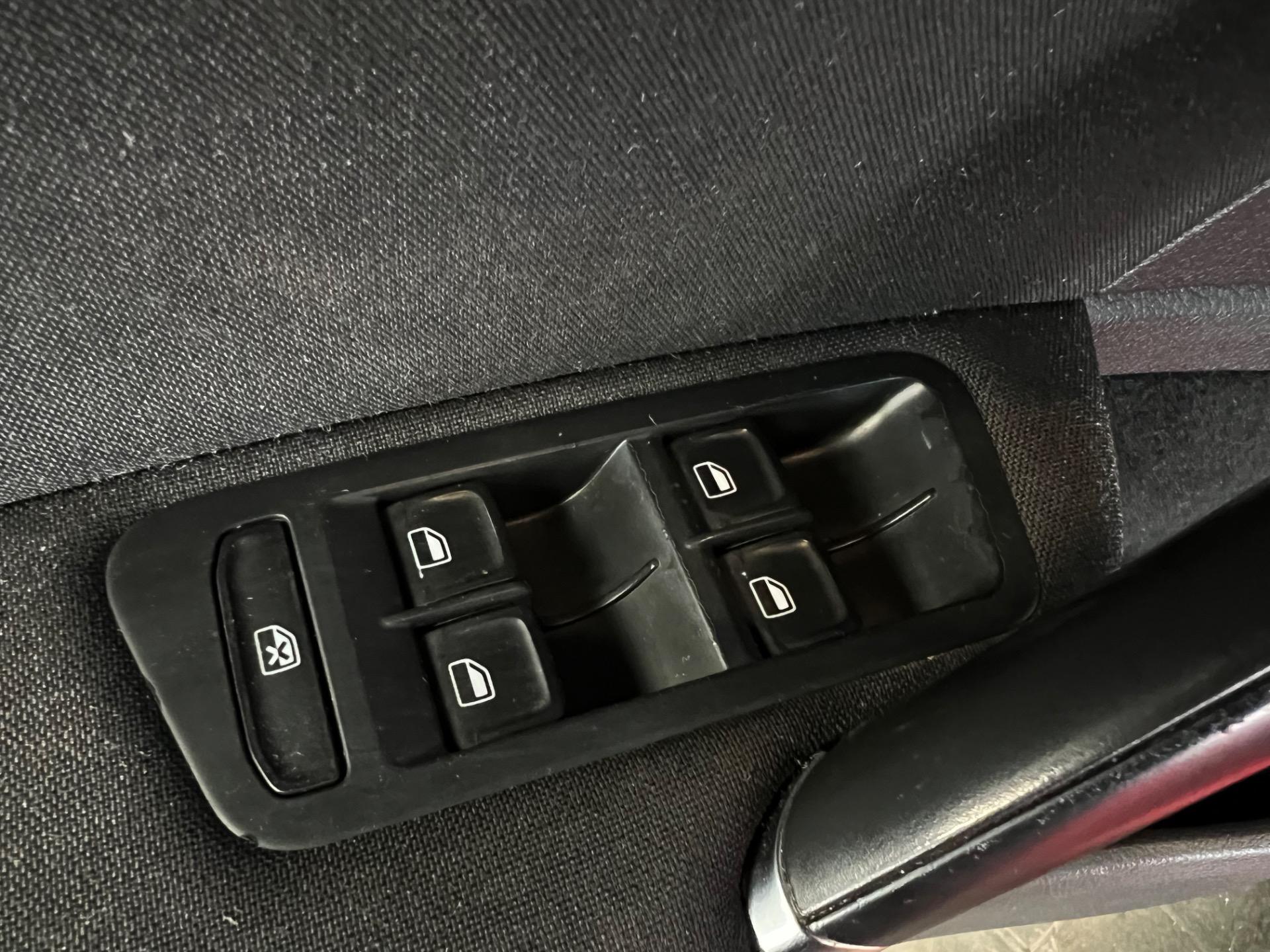 VOLKSWAGEN Golf - Foto