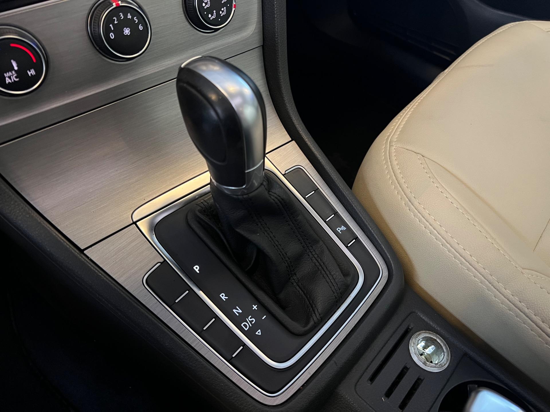VOLKSWAGEN Golf - Foto