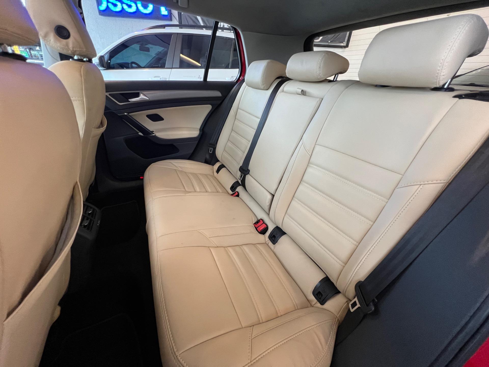VOLKSWAGEN Golf - Foto