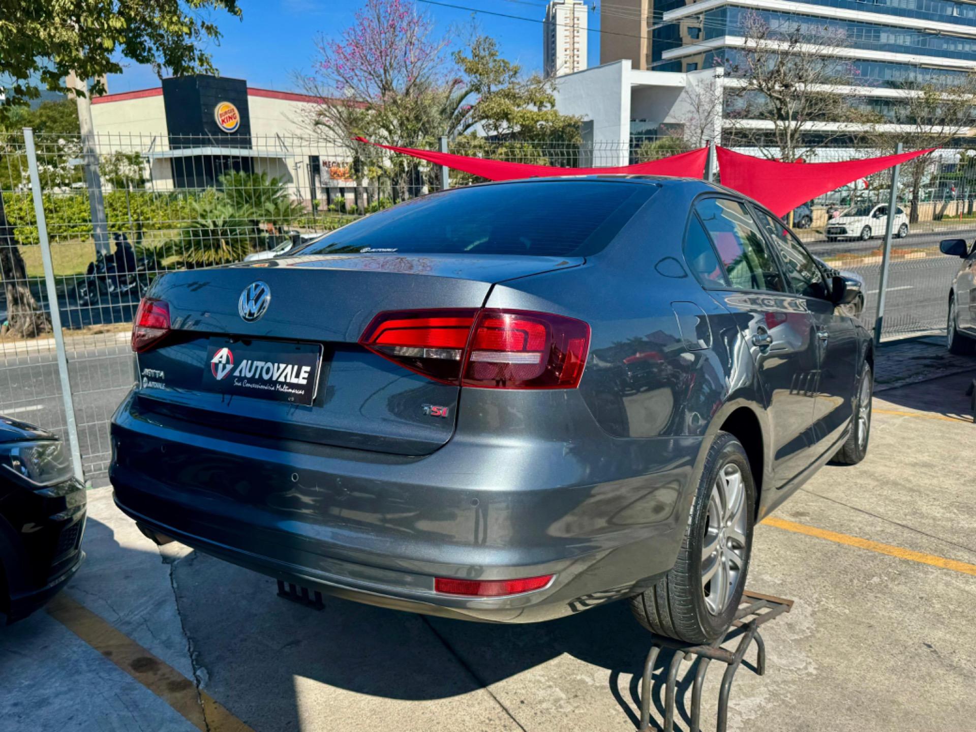 VOLKSWAGEN Jetta - Foto