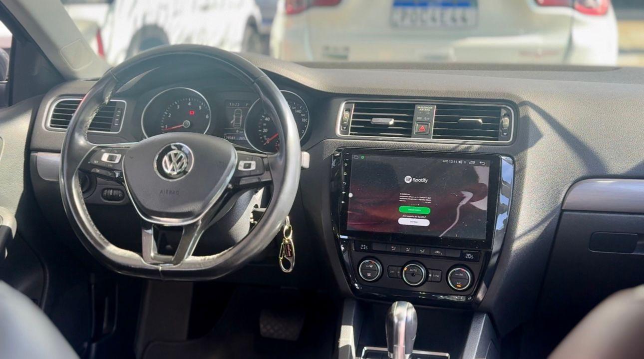 VOLKSWAGEN Jetta - Foto