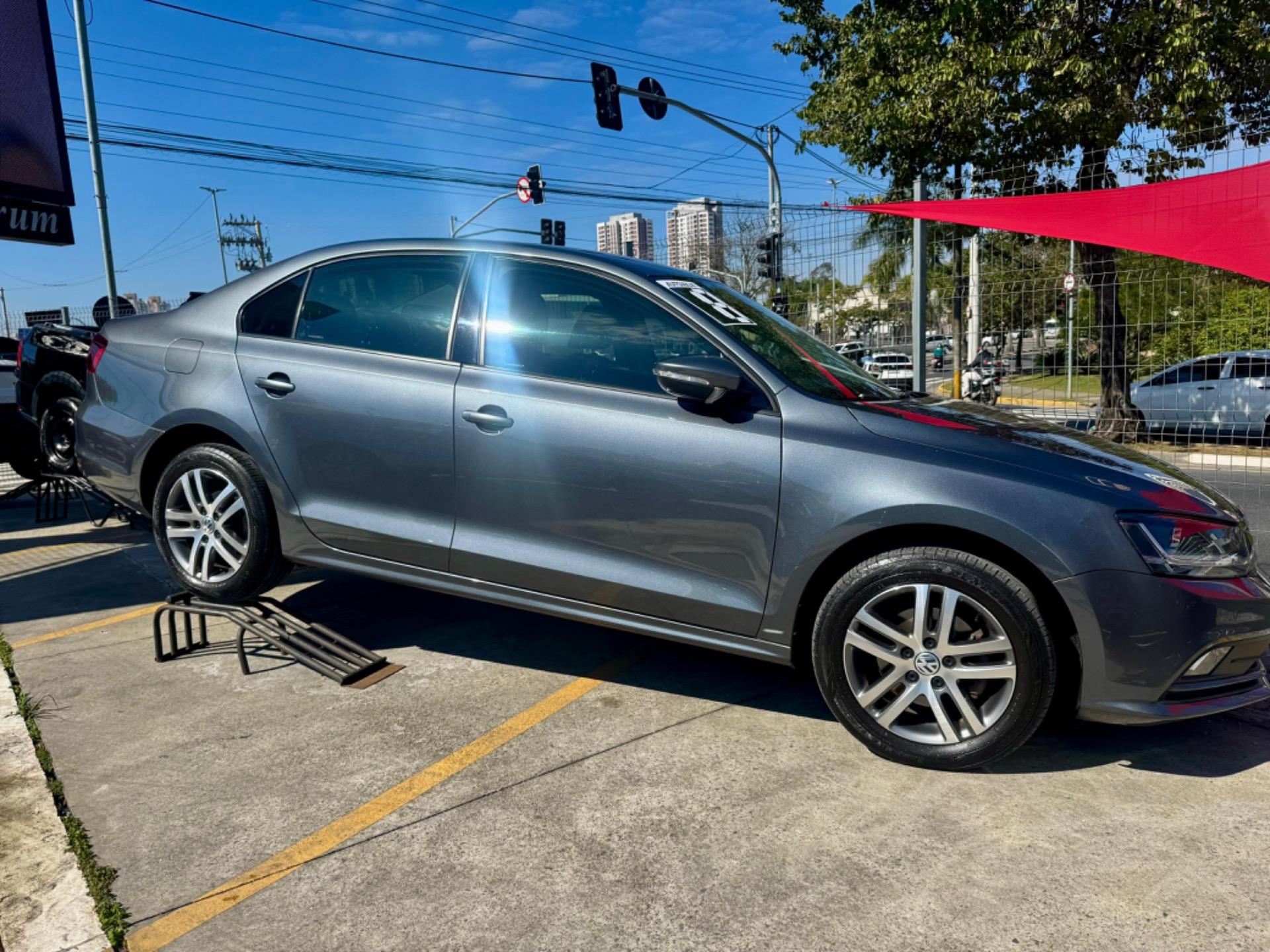 VOLKSWAGEN Jetta - Foto