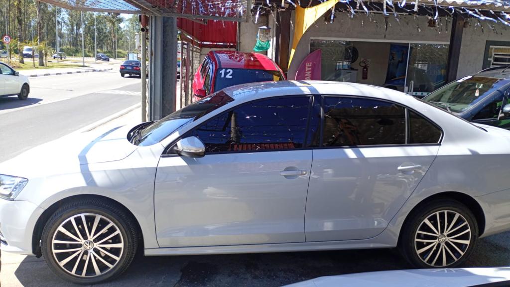VOLKSWAGEN Jetta - Foto
