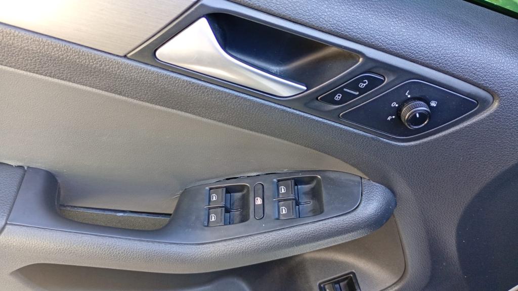 VOLKSWAGEN Jetta - Foto