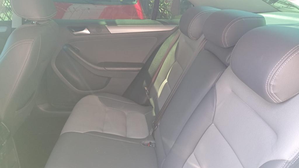 VOLKSWAGEN Jetta - Foto
