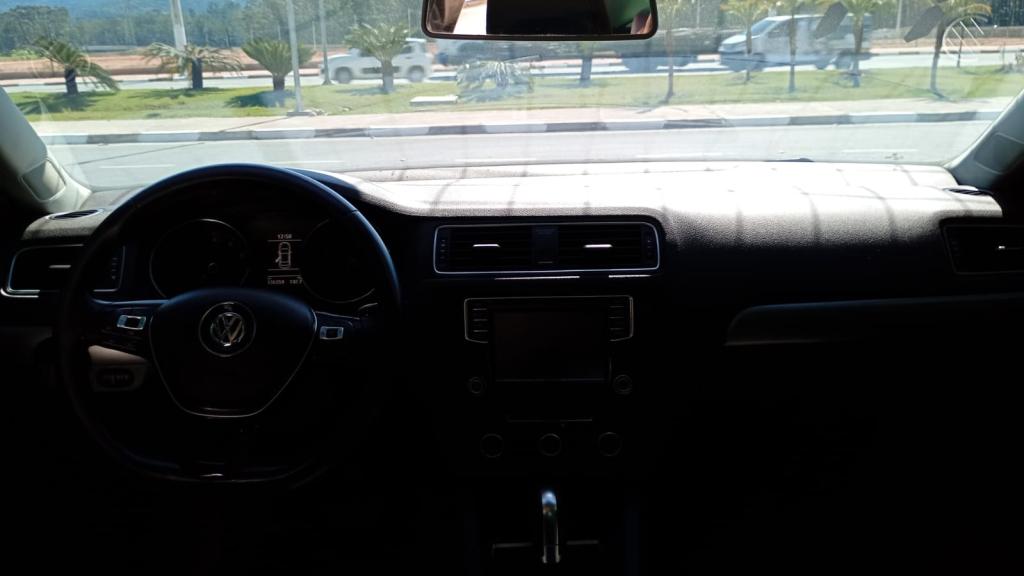 VOLKSWAGEN Jetta - Foto