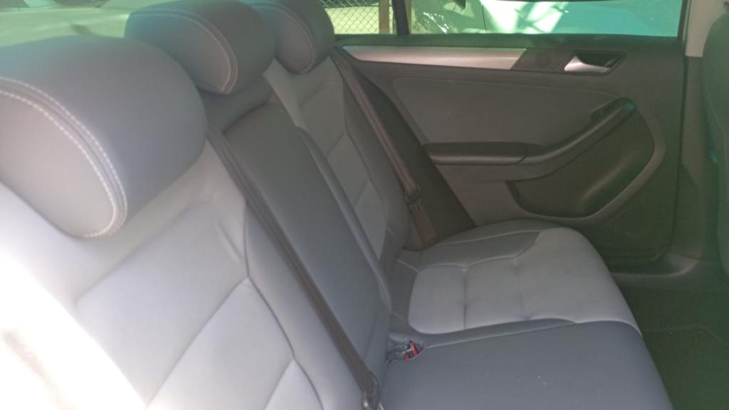 VOLKSWAGEN Jetta - Foto