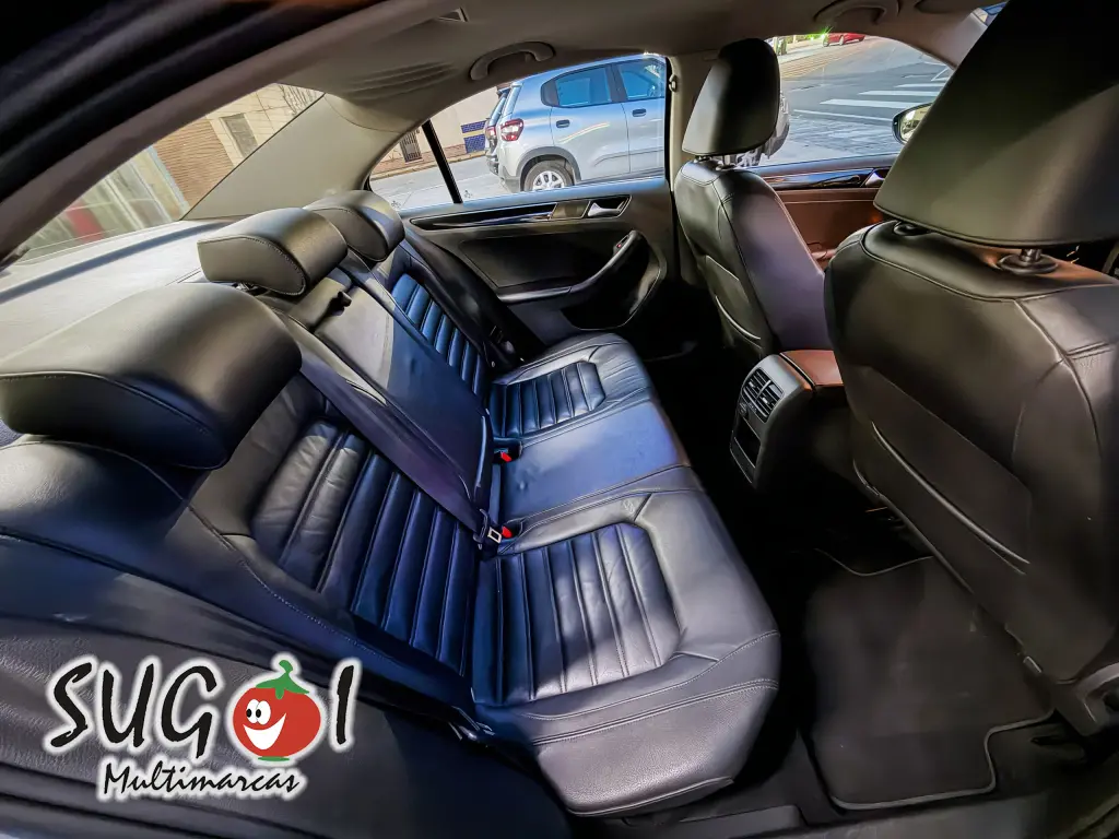 VOLKSWAGEN Jetta - Foto
