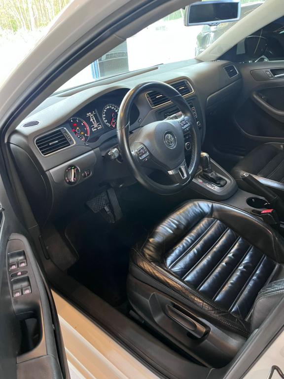 VOLKSWAGEN Jetta - Foto