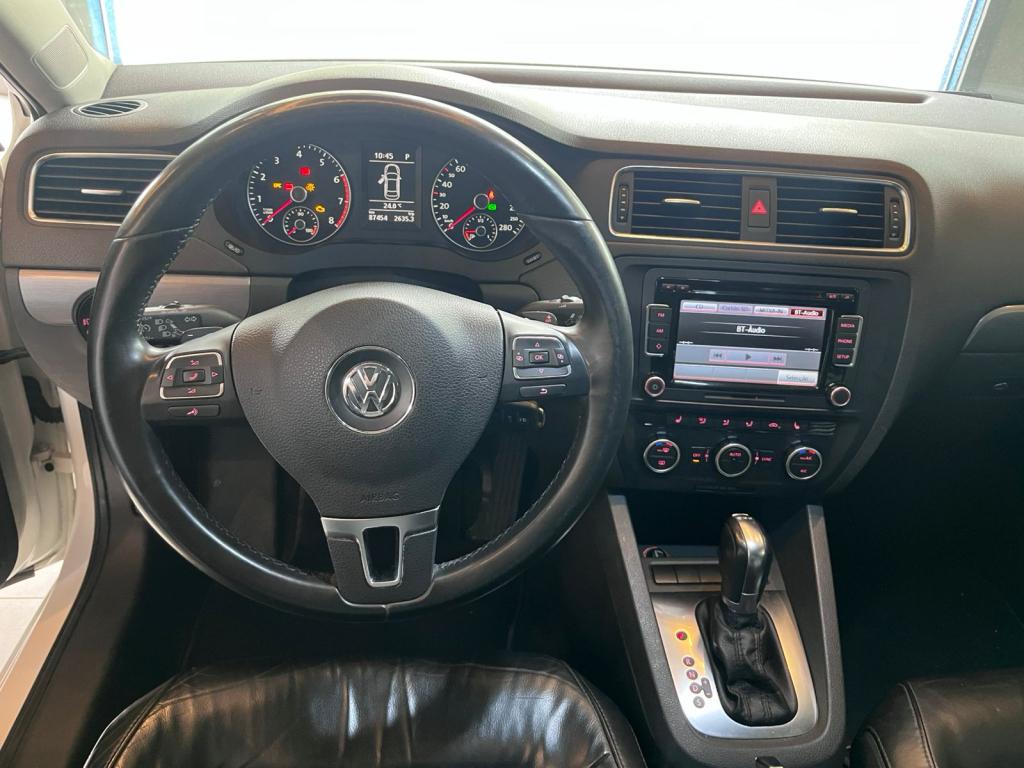 VOLKSWAGEN Jetta - Foto