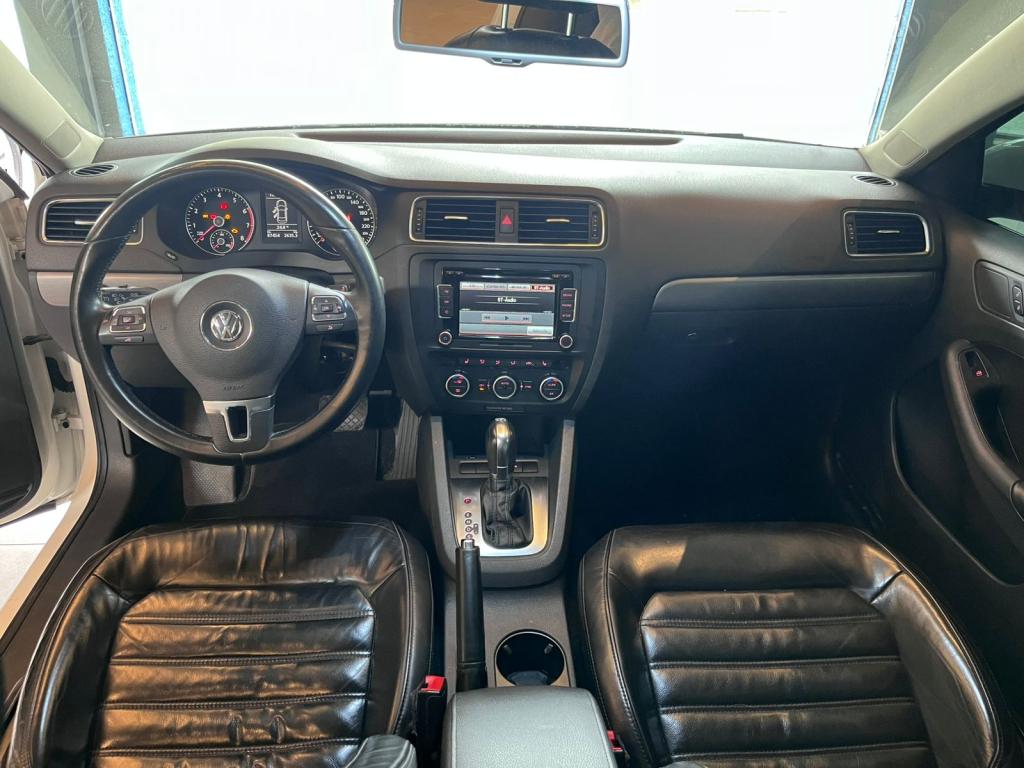 VOLKSWAGEN Jetta - Foto
