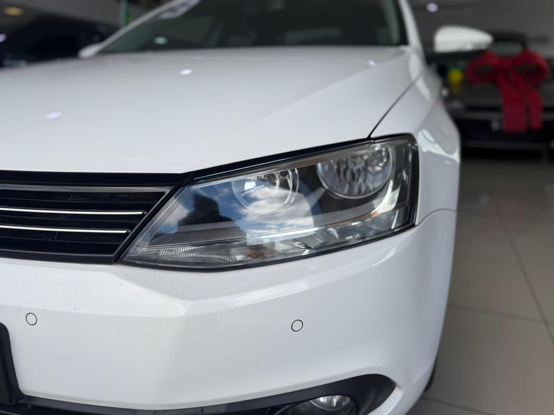 VOLKSWAGEN Jetta - Foto