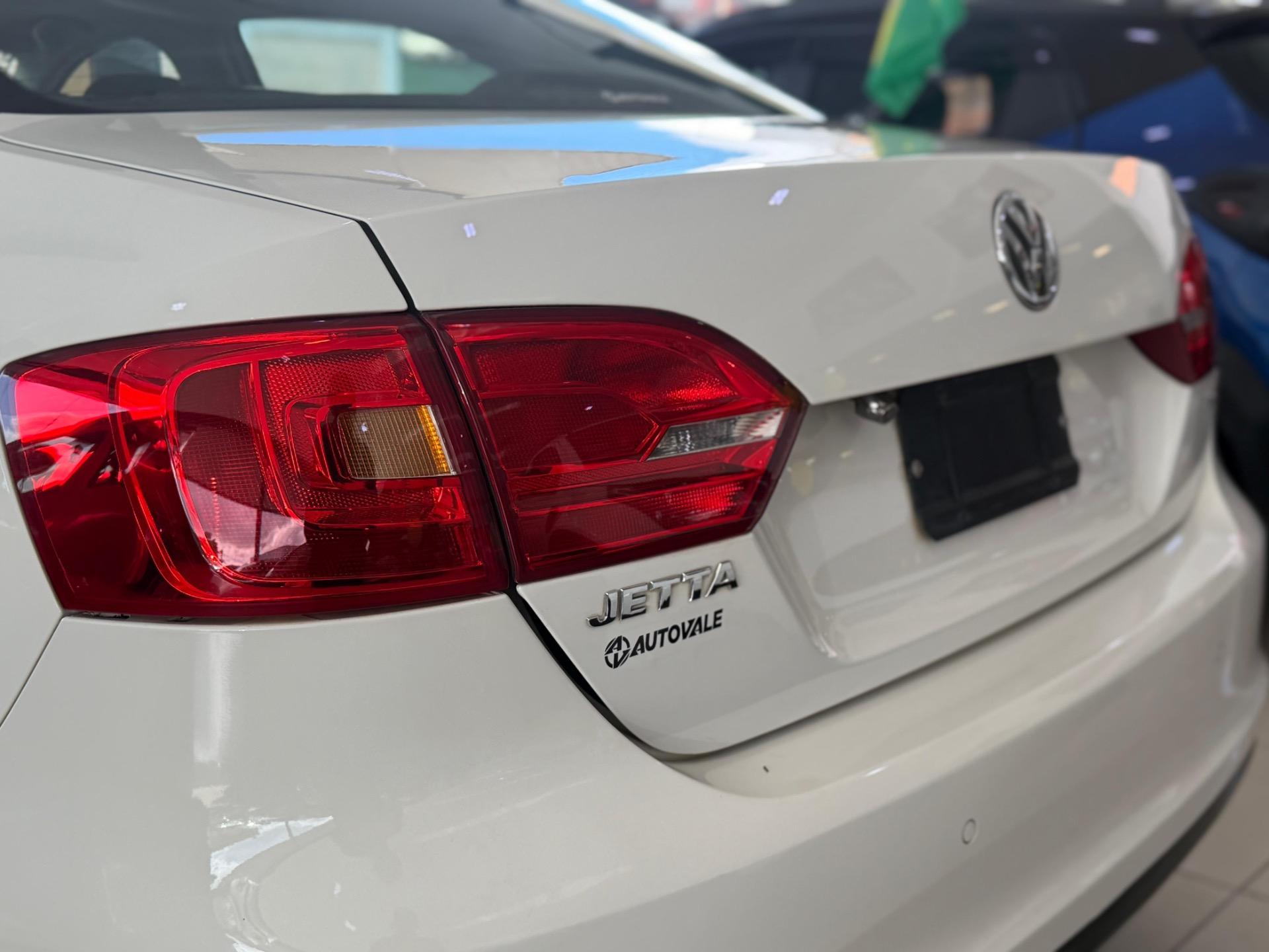 VOLKSWAGEN Jetta - Foto
