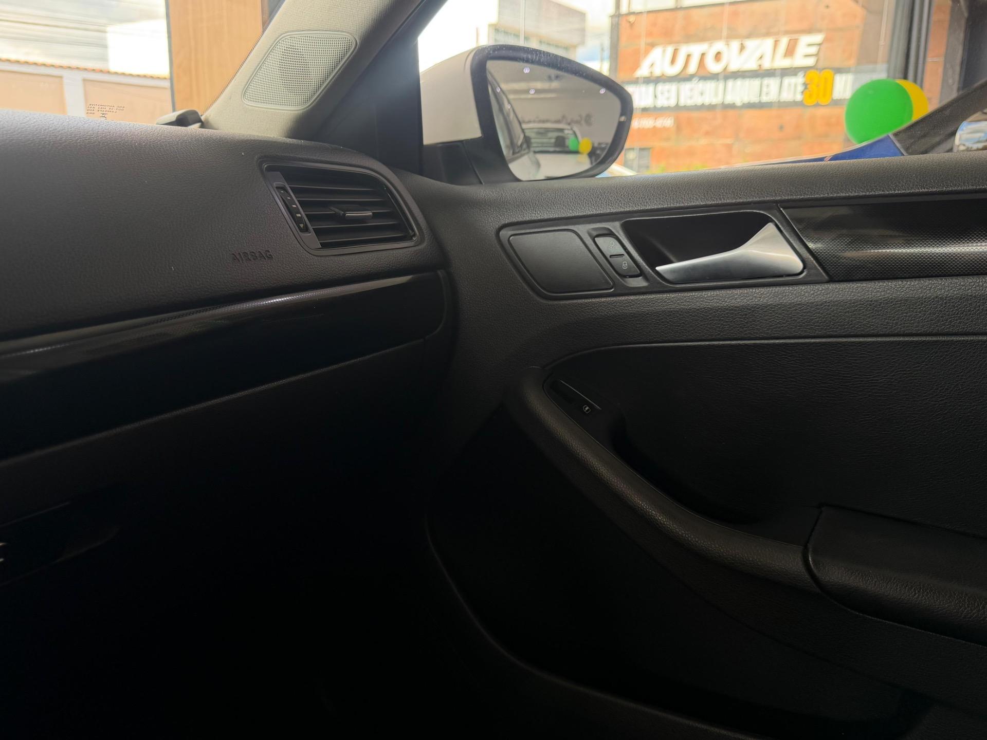 VOLKSWAGEN Jetta - Foto