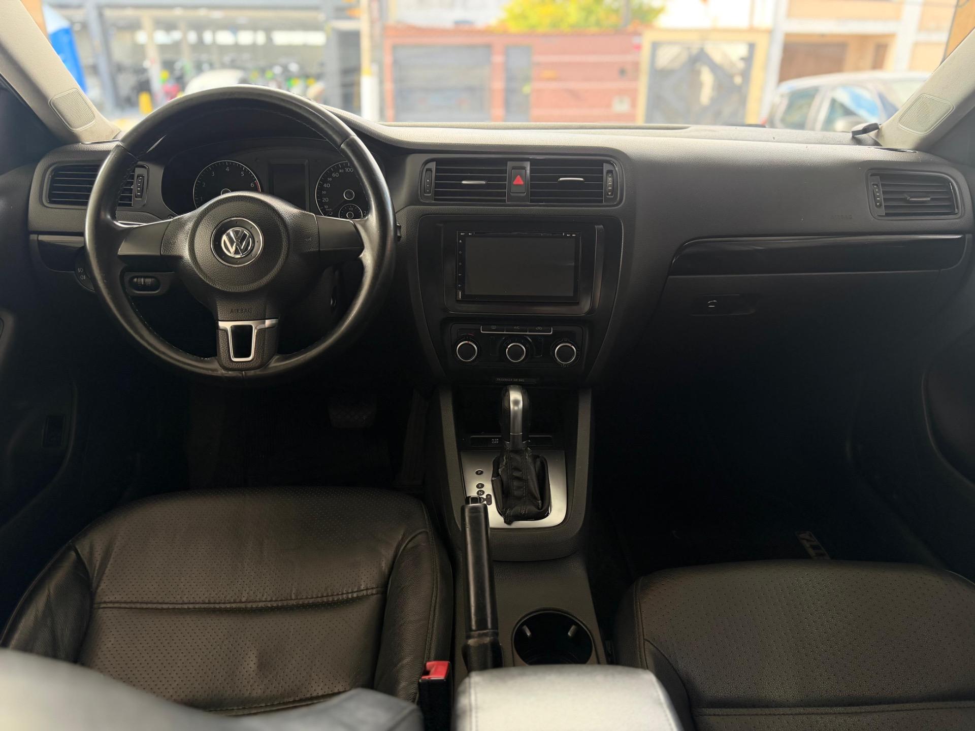 VOLKSWAGEN Jetta - Foto
