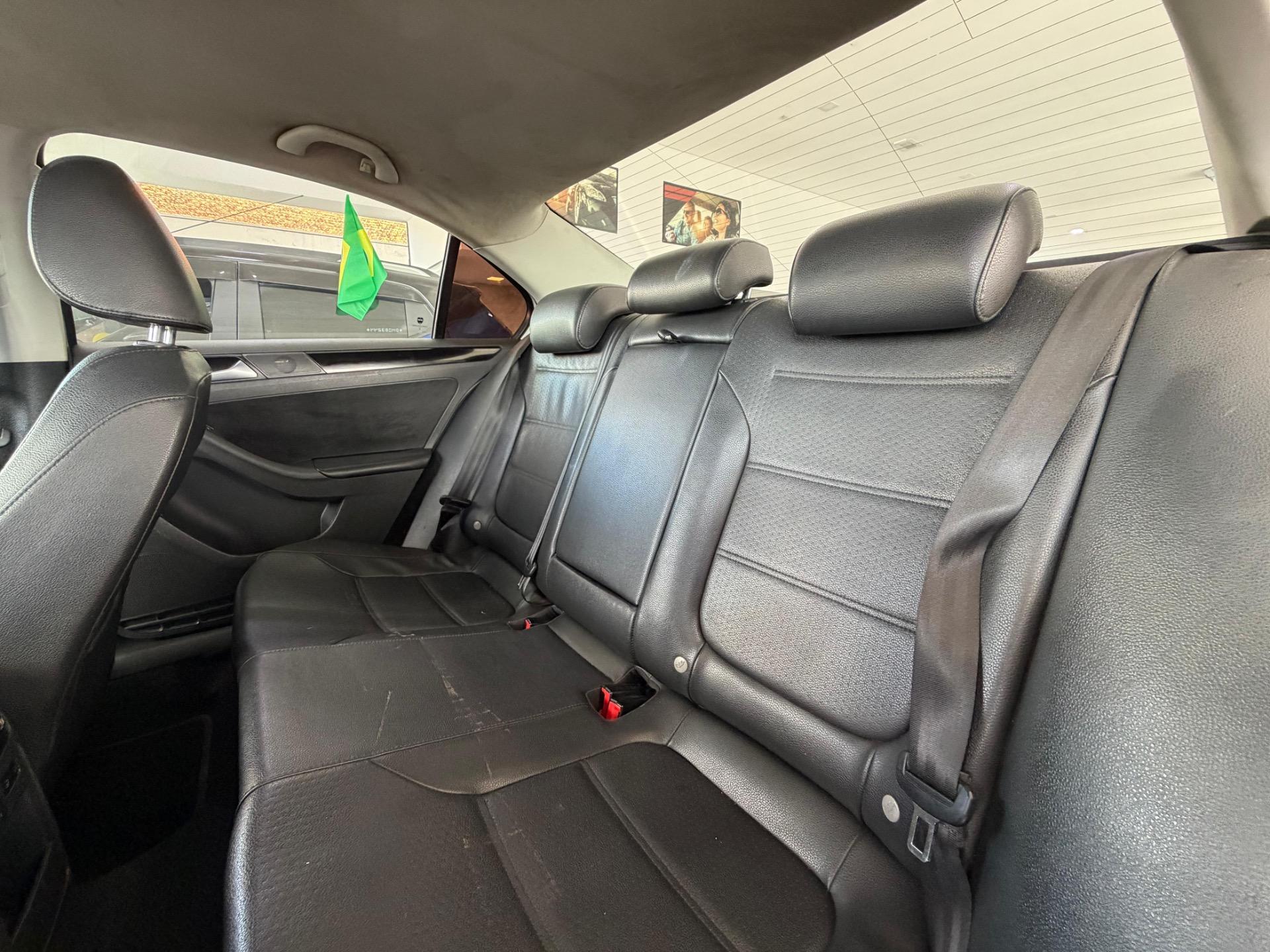 VOLKSWAGEN Jetta - Foto