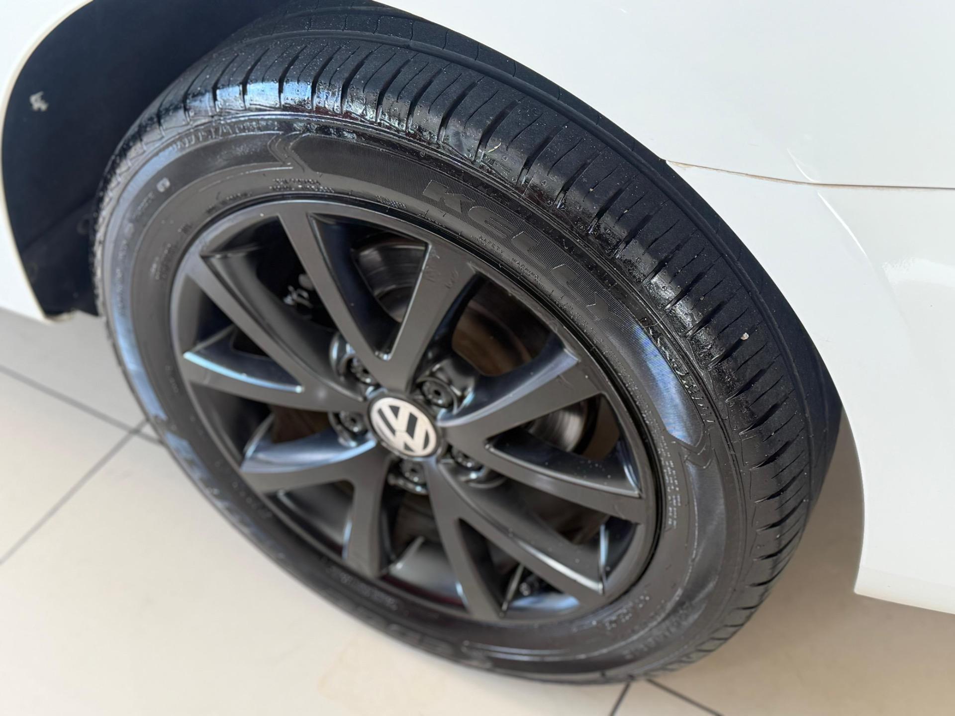 VOLKSWAGEN Jetta - Foto