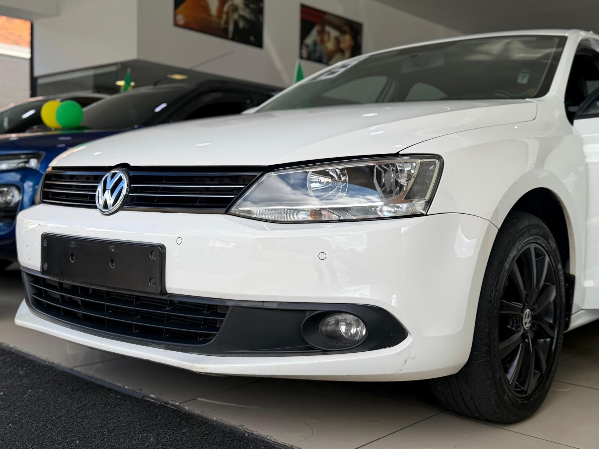 VOLKSWAGEN Jetta - Foto
