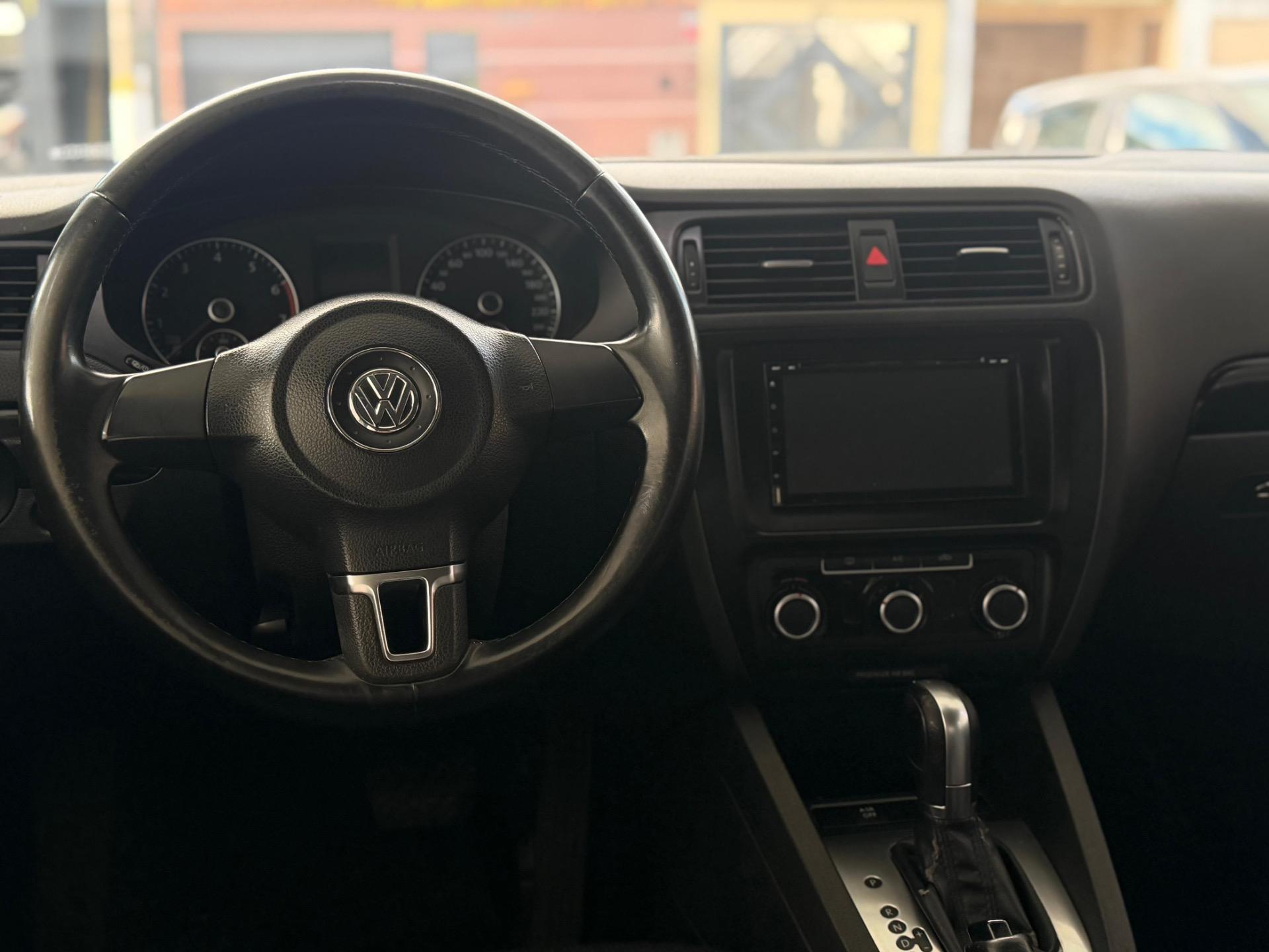 VOLKSWAGEN Jetta - Foto