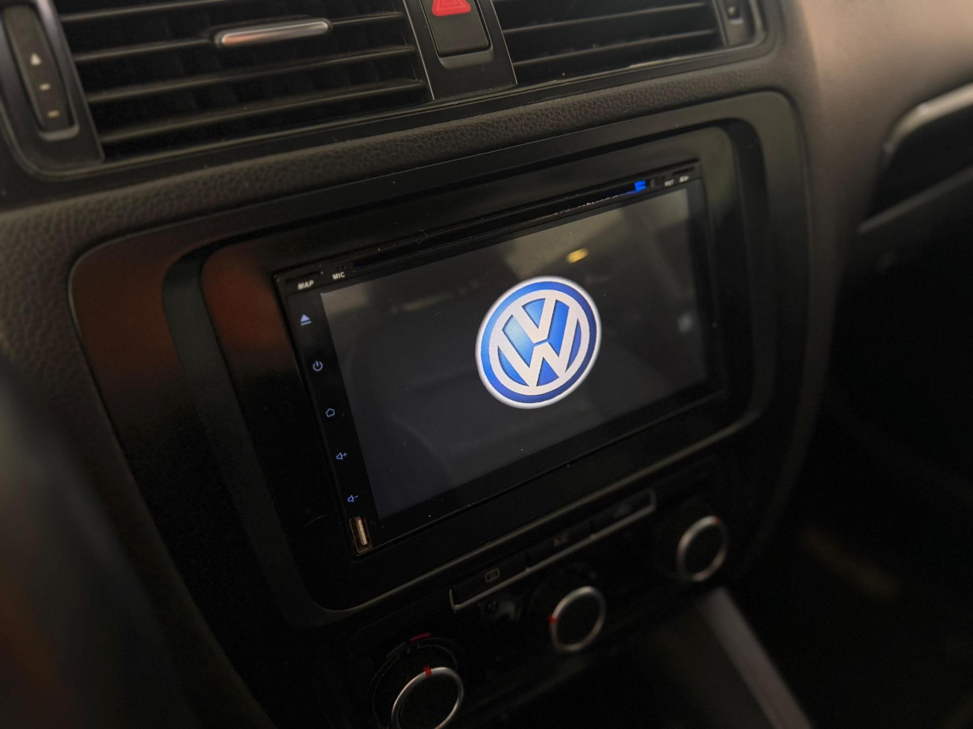 VOLKSWAGEN Jetta - Foto