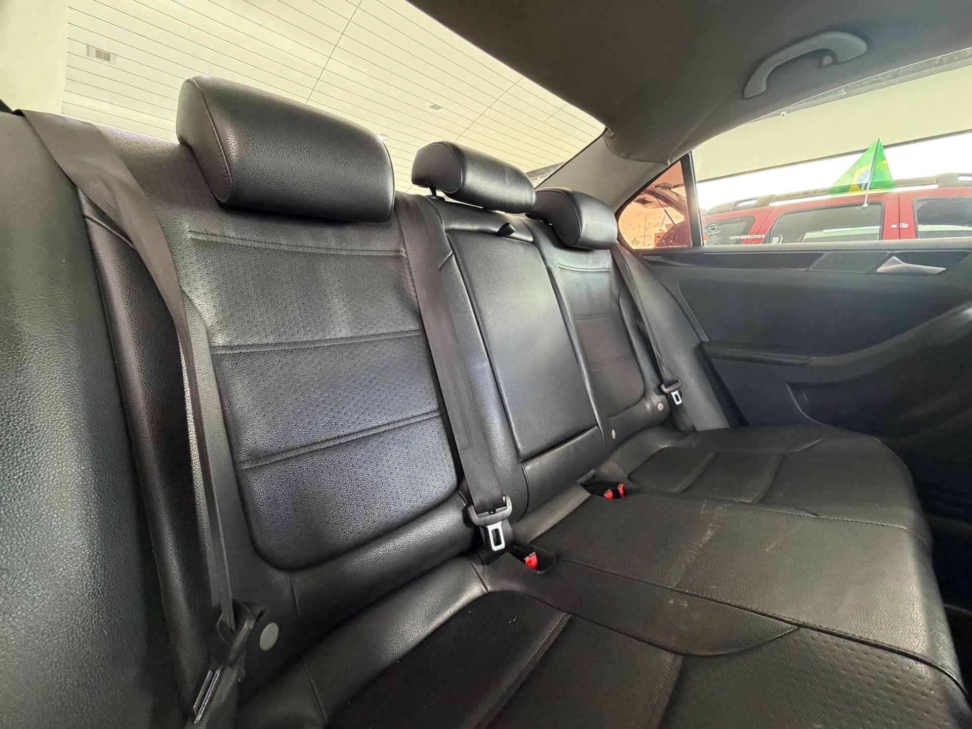 VOLKSWAGEN Jetta - Foto