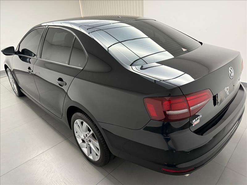 VOLKSWAGEN Jetta - Foto