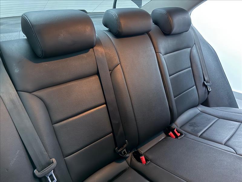 VOLKSWAGEN Jetta - Foto