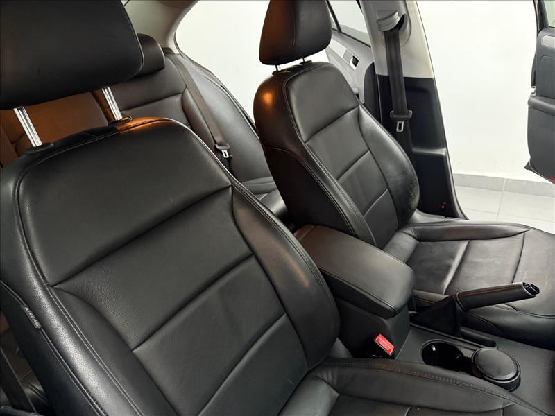 VOLKSWAGEN Jetta - Foto