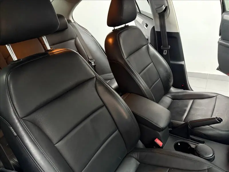 VOLKSWAGEN Jetta - Foto