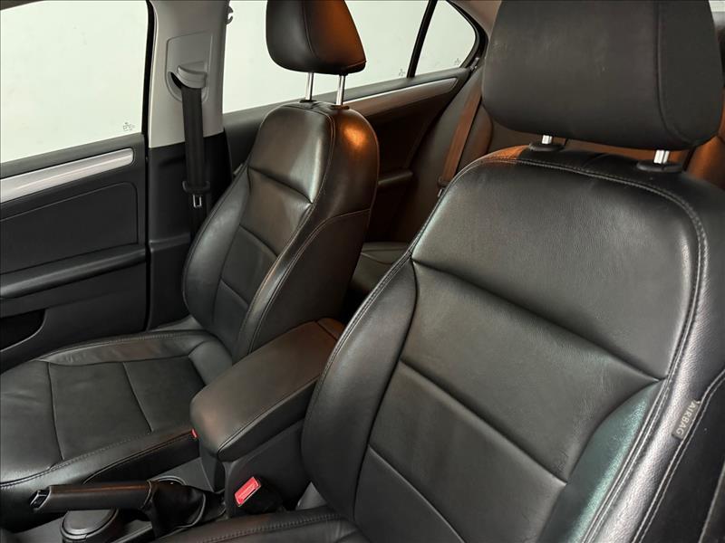 VOLKSWAGEN Jetta - Foto