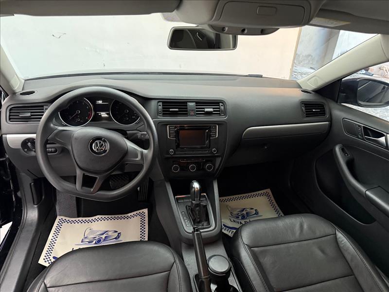 VOLKSWAGEN Jetta - Foto