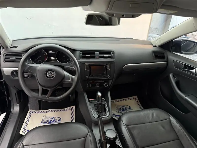 VOLKSWAGEN Jetta - Foto