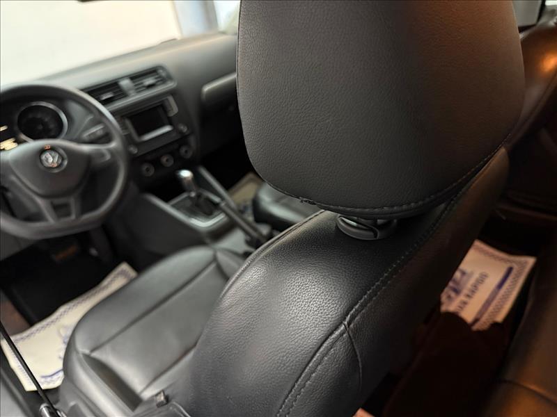 VOLKSWAGEN Jetta - Foto
