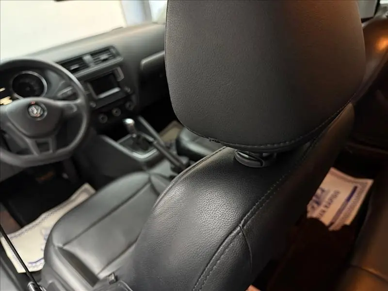 VOLKSWAGEN Jetta - Foto