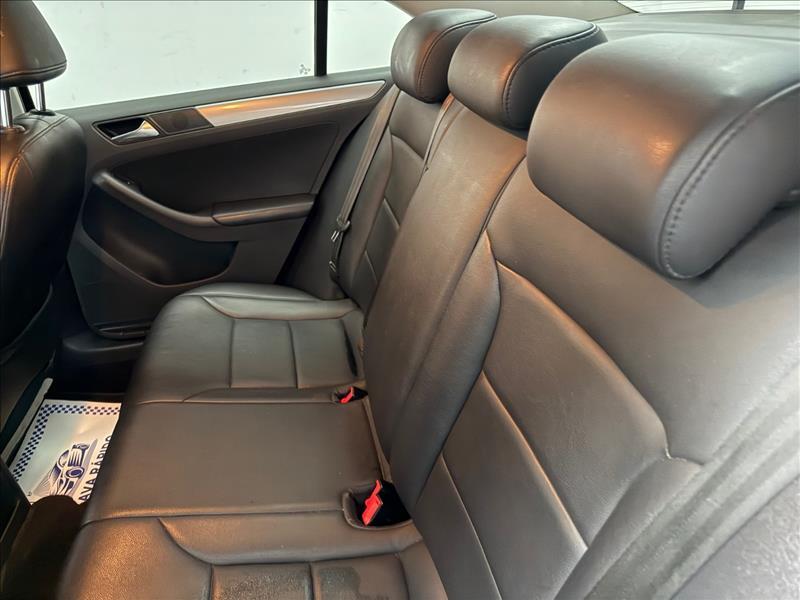 VOLKSWAGEN Jetta - Foto