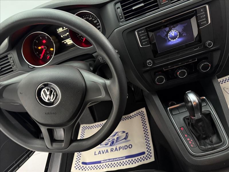 VOLKSWAGEN Jetta - Foto