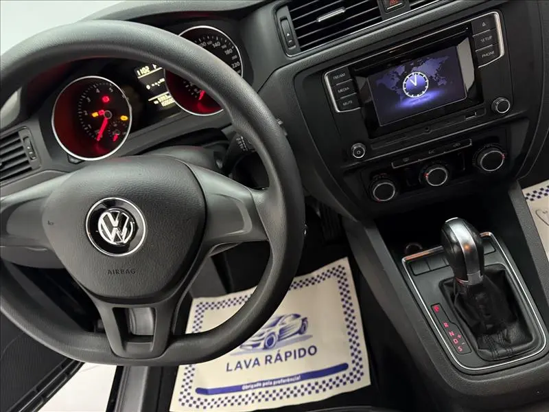 VOLKSWAGEN Jetta - Foto