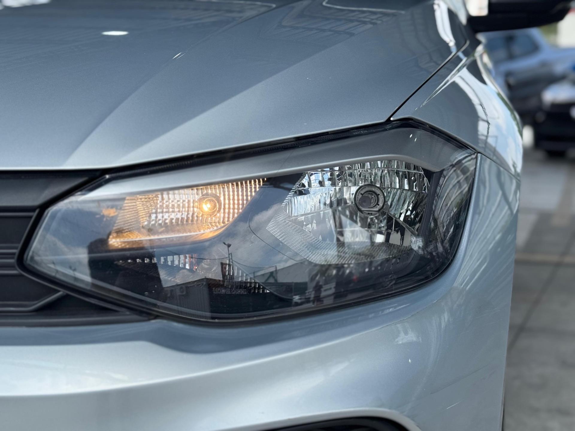 VOLKSWAGEN Polo Hatch - Foto