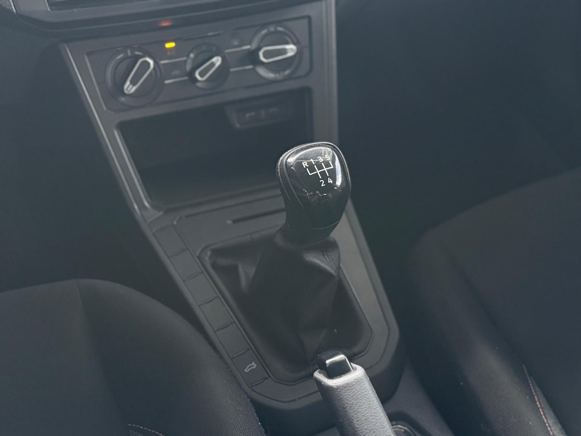 VOLKSWAGEN Polo Hatch - Foto