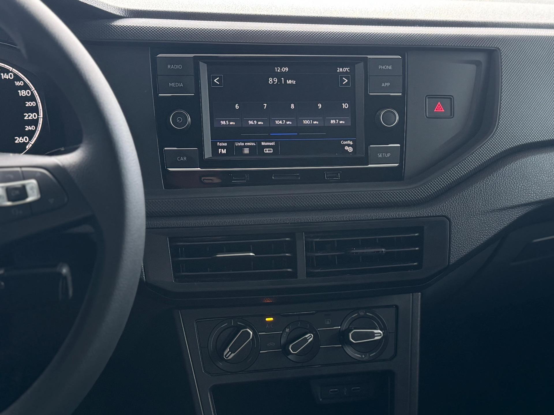 VOLKSWAGEN Polo Hatch - Foto