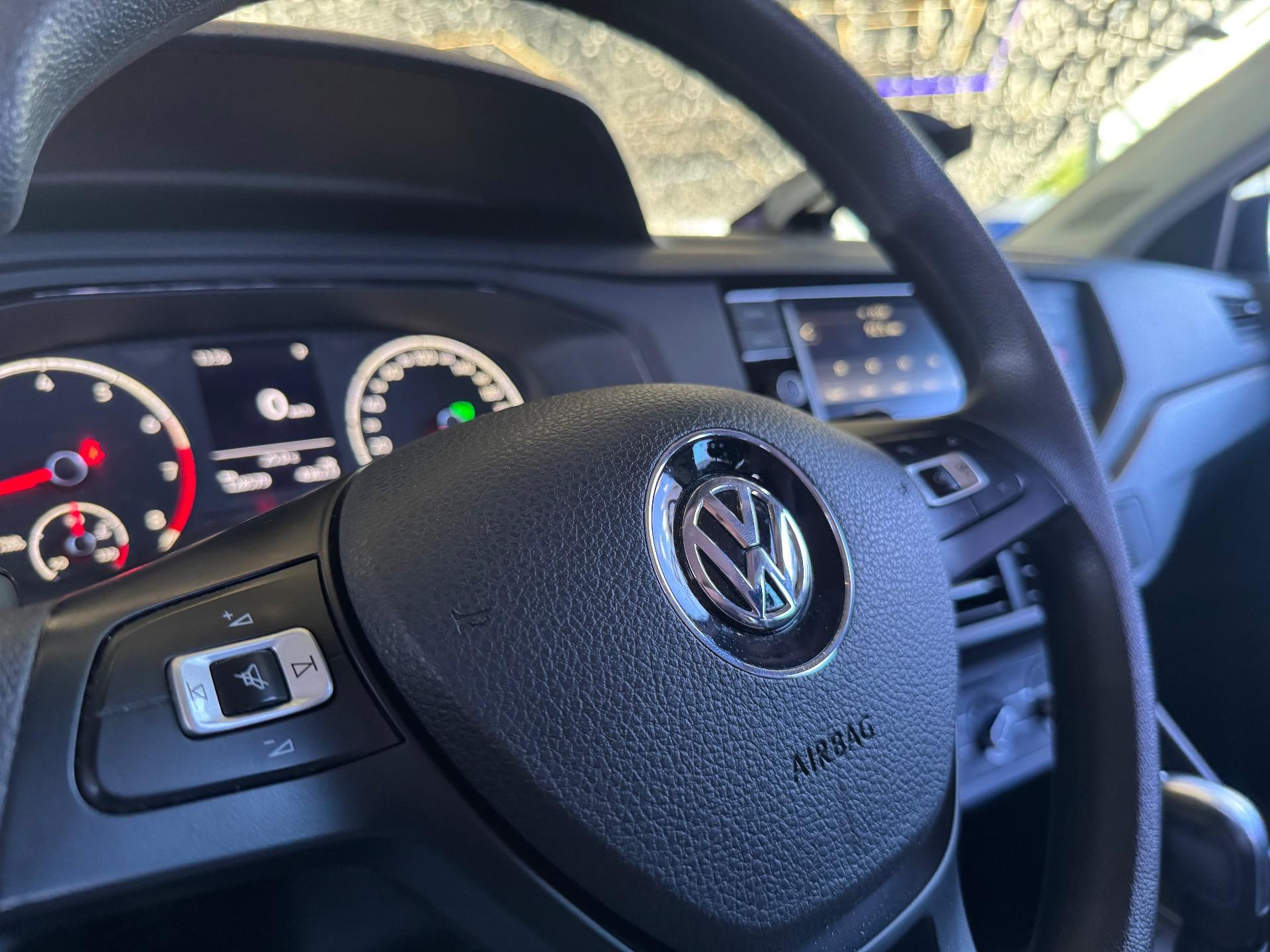 VOLKSWAGEN Polo Hatch - Foto