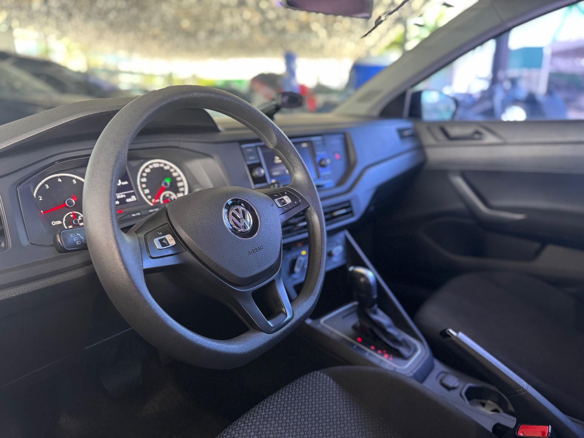 VOLKSWAGEN Polo Hatch - Foto