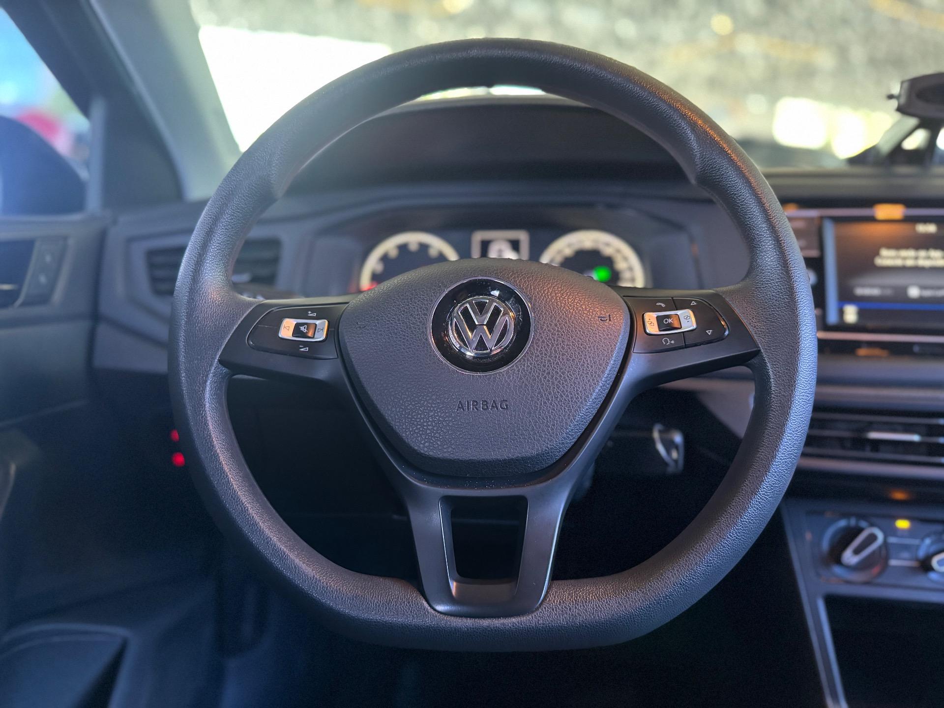 VOLKSWAGEN Polo Hatch - Foto