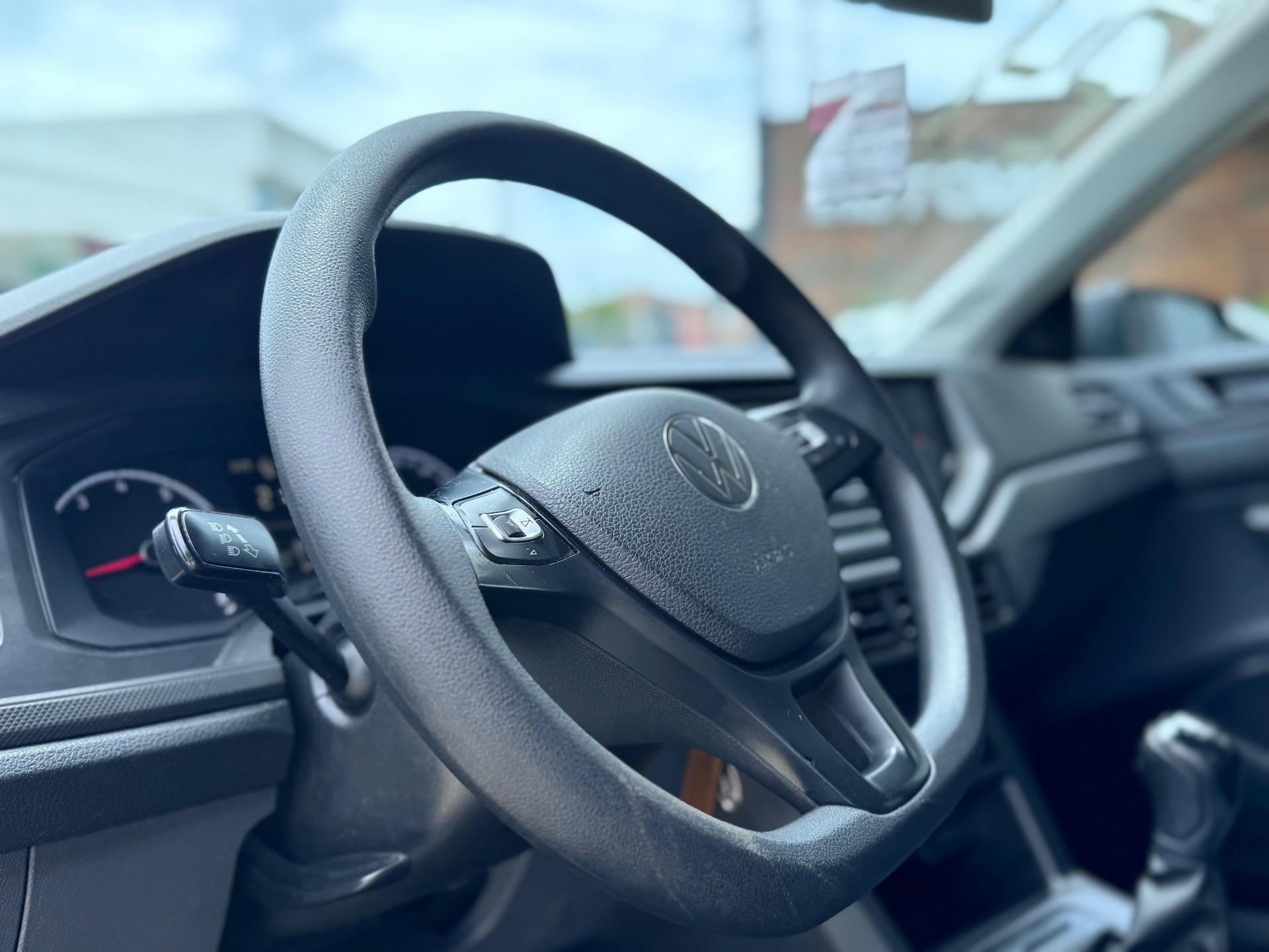 VOLKSWAGEN Polo Hatch - Foto