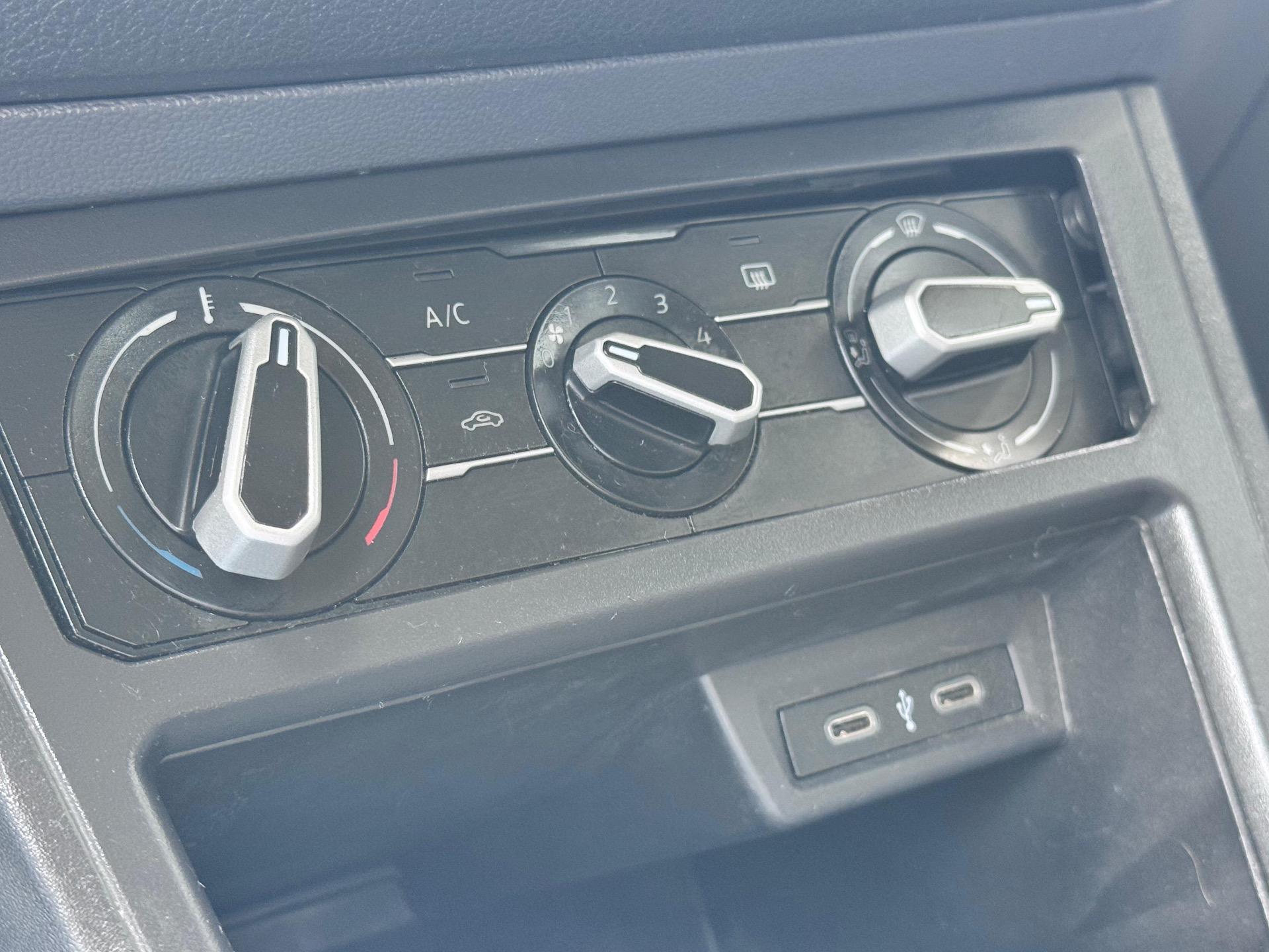 VOLKSWAGEN Polo Hatch - Foto